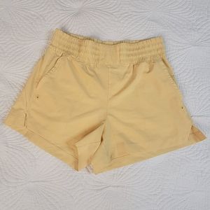 Shorts yellow